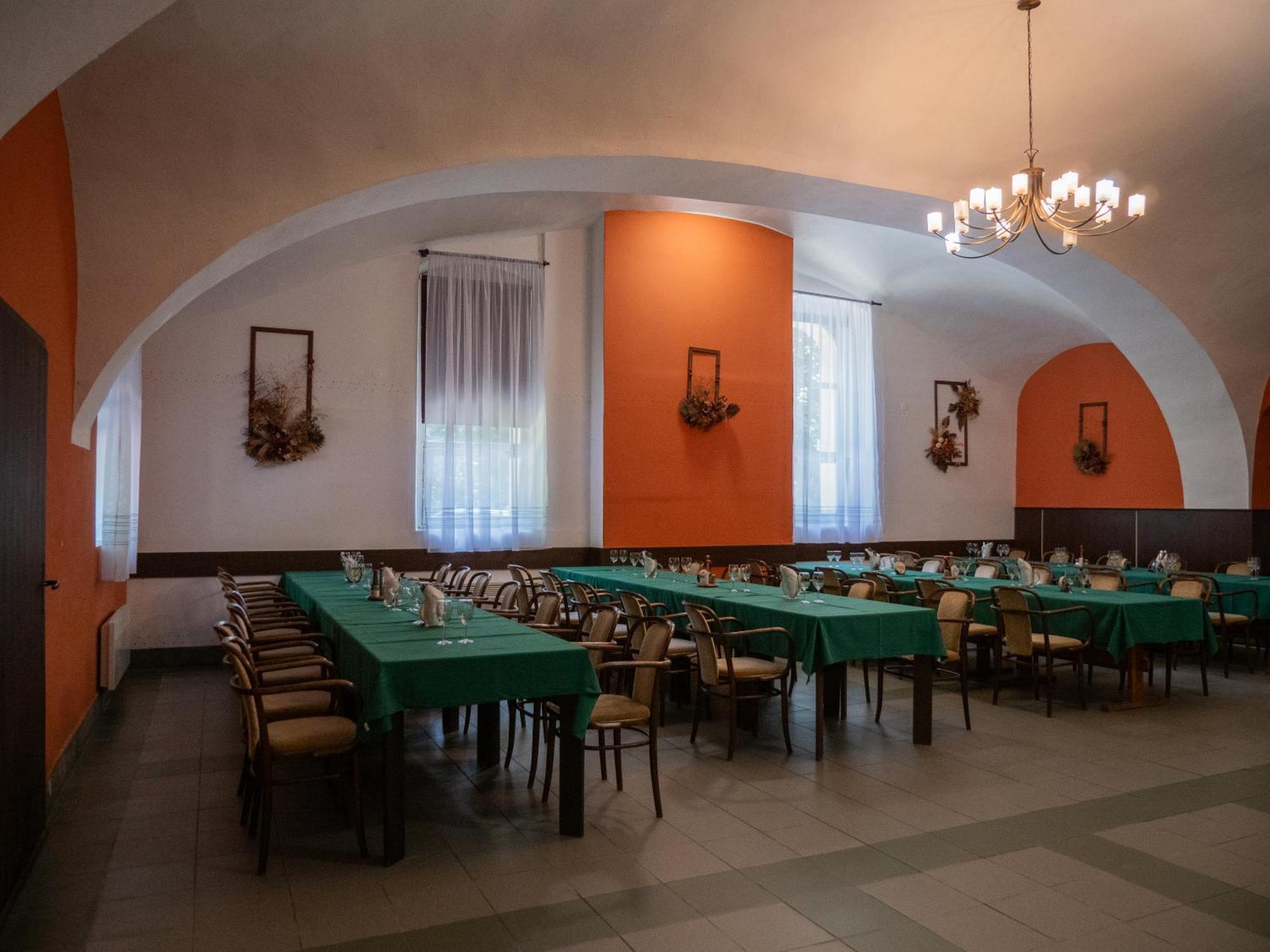 Hotel Club Vranovská Ves Extérieur photo