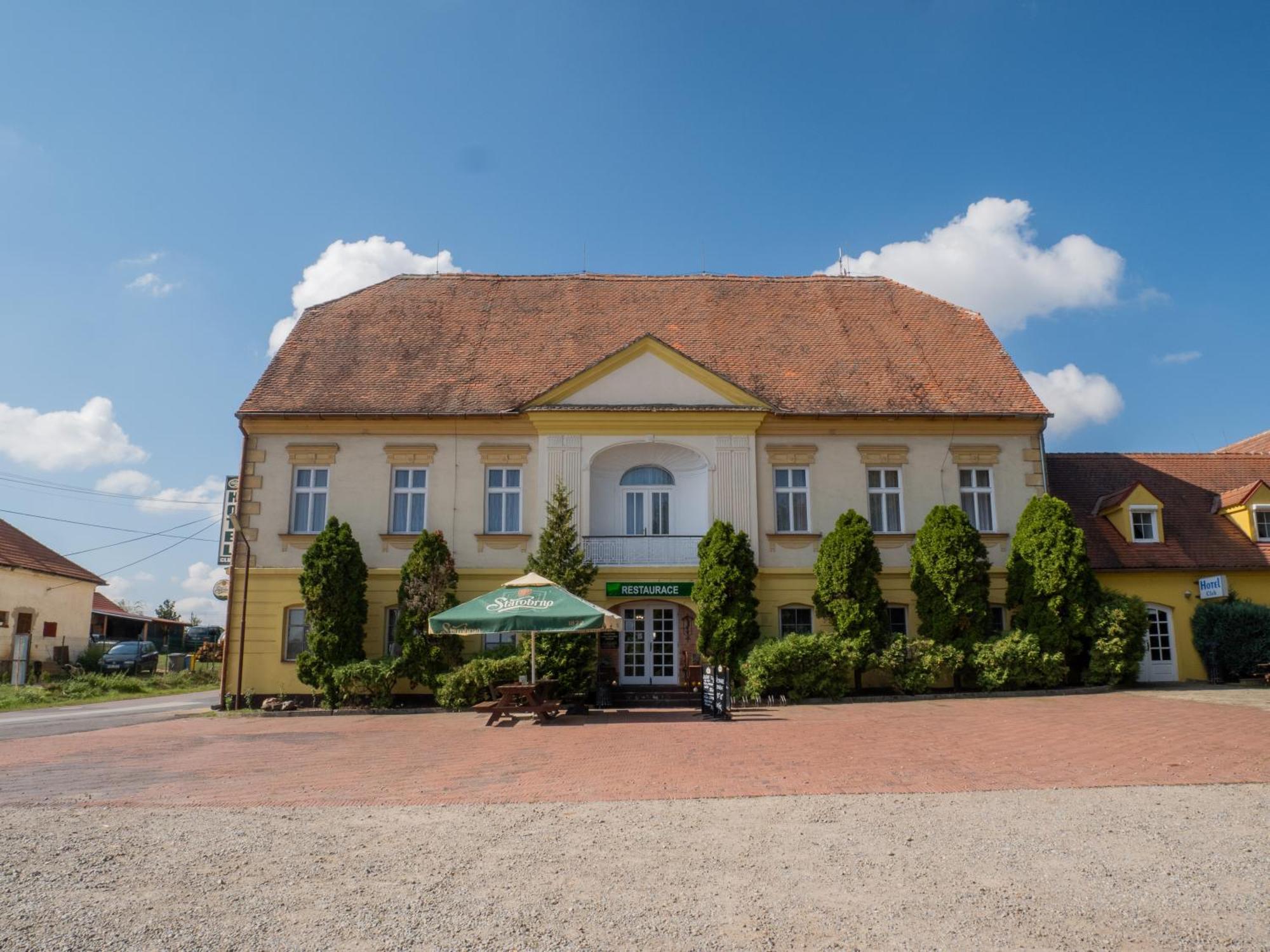 Hotel Club Vranovská Ves Extérieur photo