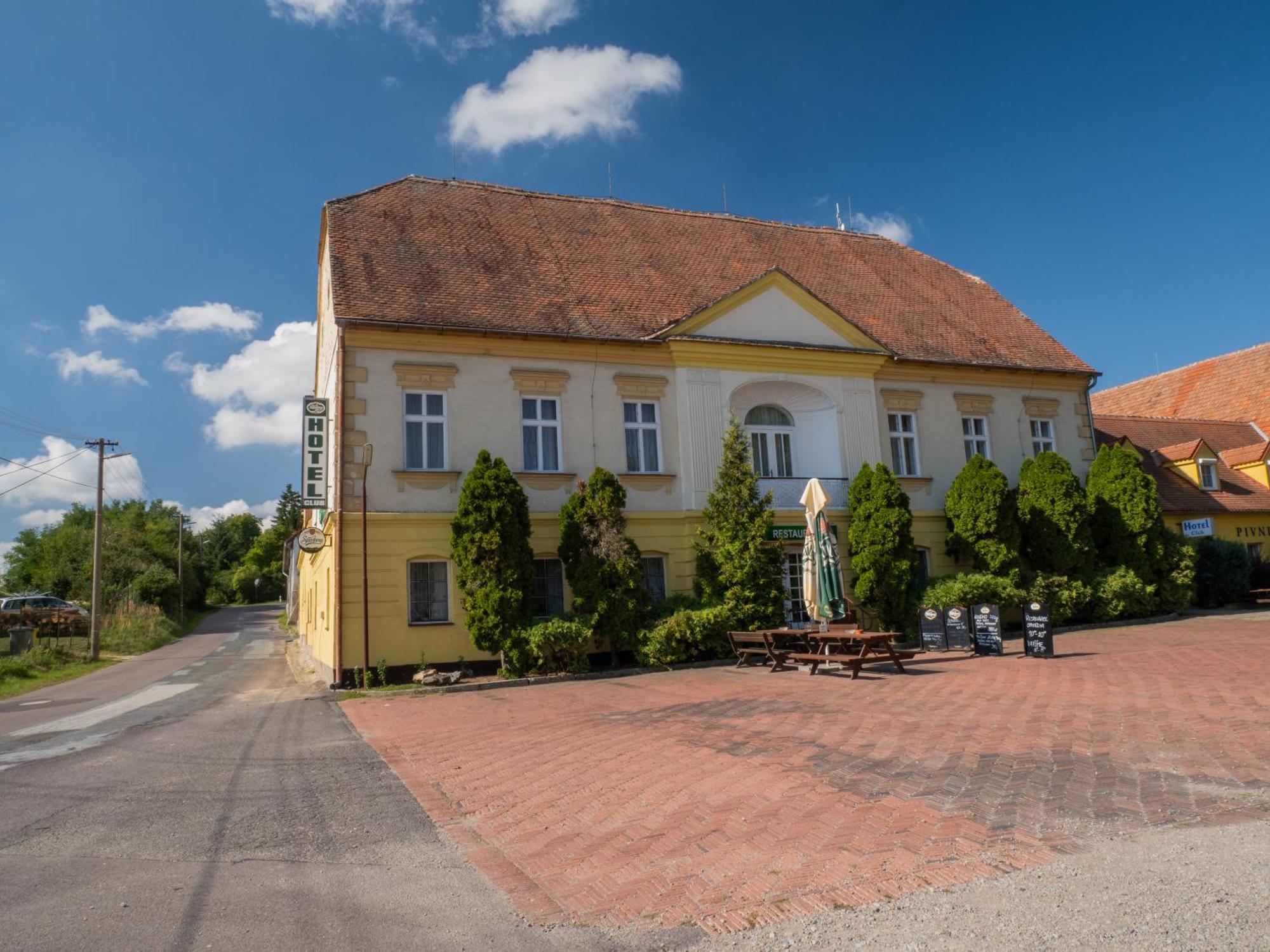 Hotel Club Vranovská Ves Extérieur photo