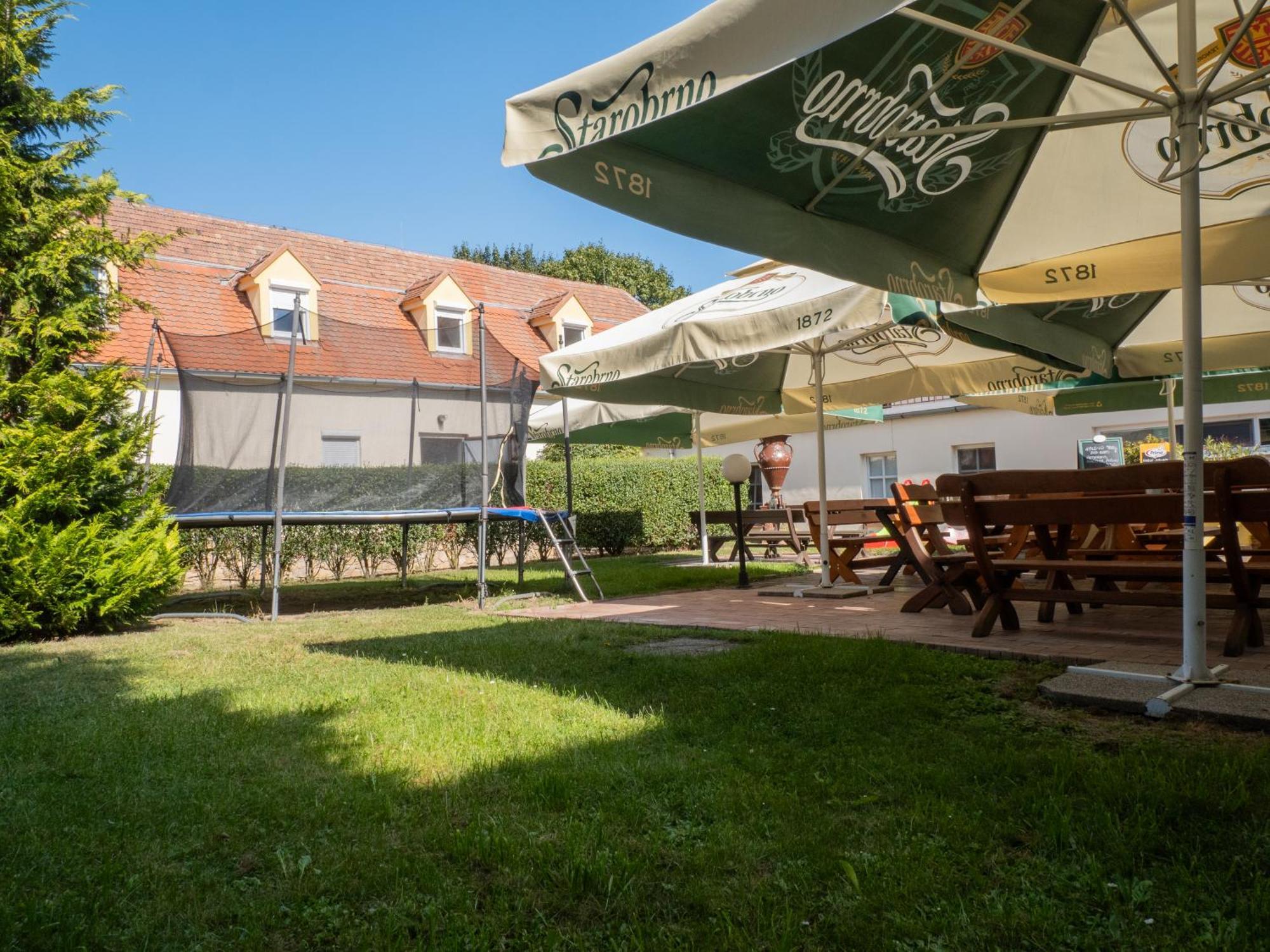 Hotel Club Vranovská Ves Extérieur photo