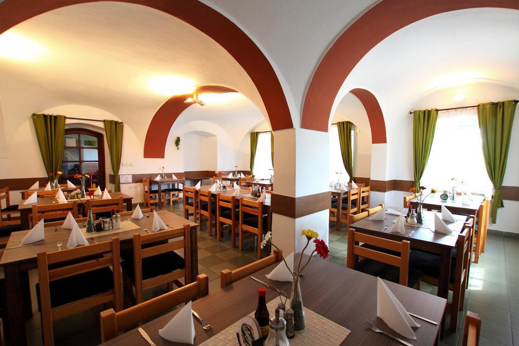 Hotel Club Vranovská Ves Extérieur photo