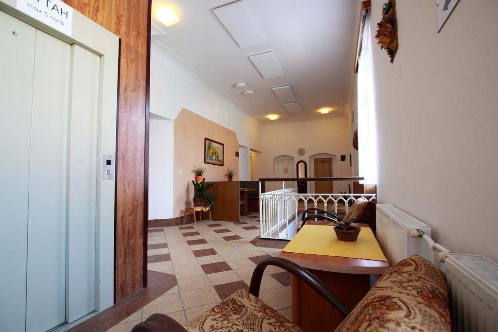 Hotel Club Vranovská Ves Extérieur photo
